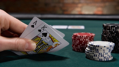 Poker - Tựa game bài đỉnh cao kết hợp chiến thuật và may mắn 1 Poker 1 1